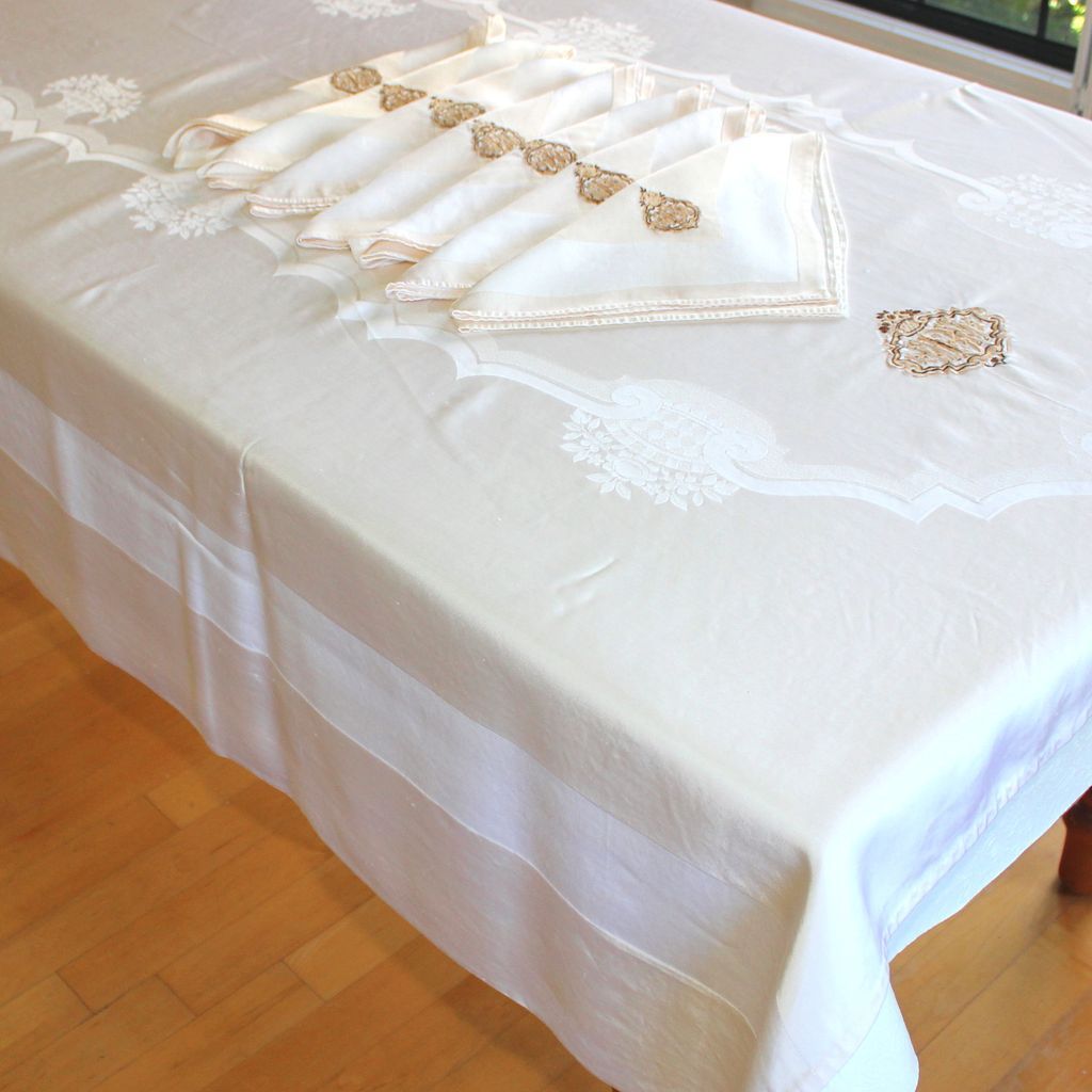 Fantastic silk brocade monogrammed table cloth and seven napkins Fantastic silk brocade monogrammed table cloth and seven napkins