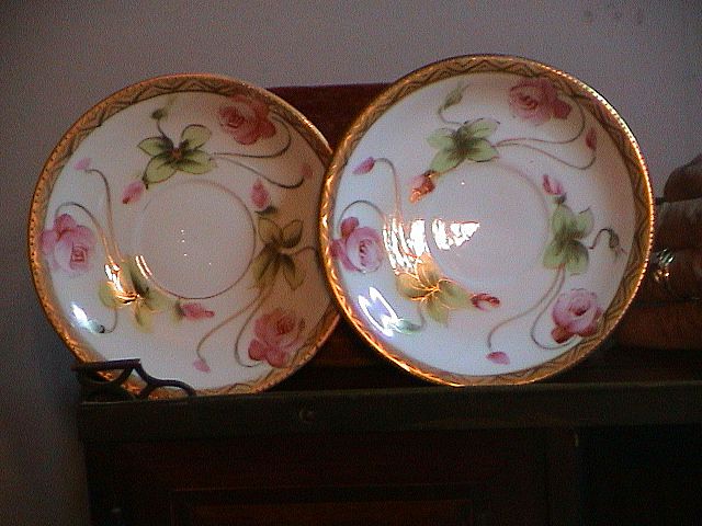 4 Nippon Floral Deco Gold Trimmed Cups And Saucers 4 Nippon Floral Deco Gold Trimmed Cups And Saucers