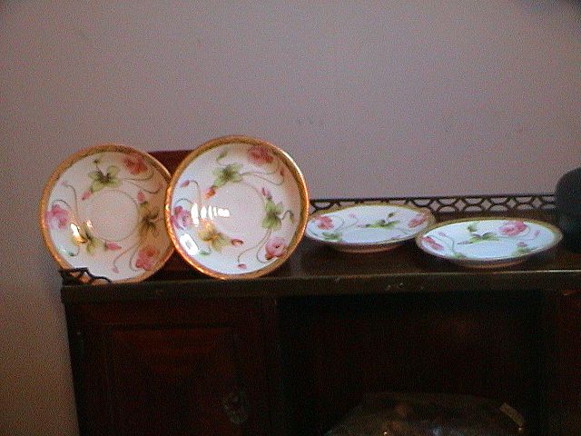 4 Nippon Floral Deco Gold Trimmed Cups And Saucers 4 Nippon Floral Deco Gold Trimmed Cups And Saucers