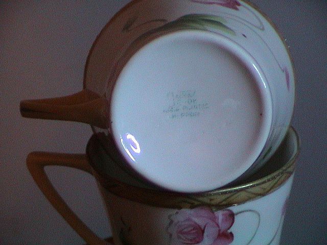 4 Nippon Floral Deco Gold Trimmed Cups And Saucers 4 Nippon Floral Deco Gold Trimmed Cups And Saucers