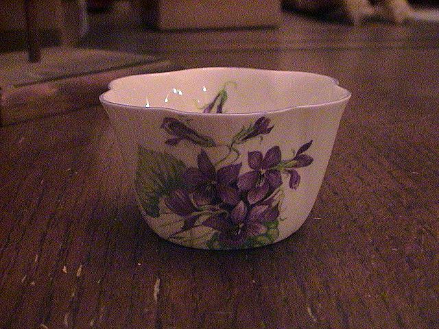 Shelley Violets Fine Bone China --- Sugar Bowl Shelley Violets Fine Bone China --- Sugar Bowl