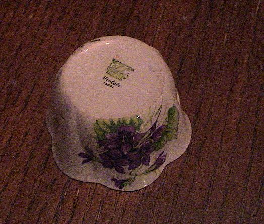 Shelley Violets Fine Bone China --- Sugar Bowl Shelley Violets Fine Bone China --- Sugar Bowl