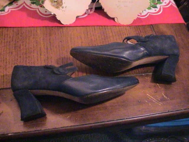 Vintage Ladies Navy Blue Soft Suede and Leather - Size 8.5 Vintage Ladies Navy Blue Soft Suede and Leather - Size 8.5