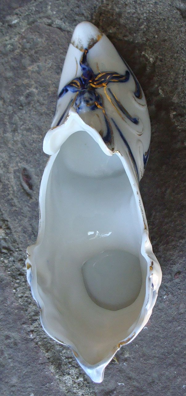 Vintage Blue & White Porcelain "Rose" Victorian-Style Shoe Slipper Vintage Blue & White Porcelain "Rose" Victorian-Style Shoe Slipper