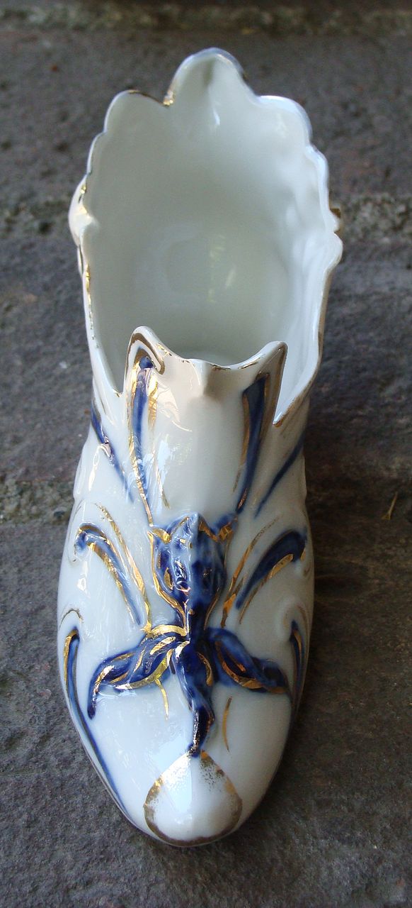 Vintage Blue & White Porcelain "Rose" Victorian-Style Shoe Slipper Vintage Blue & White Porcelain "Rose" Victorian-Style Shoe Slipper