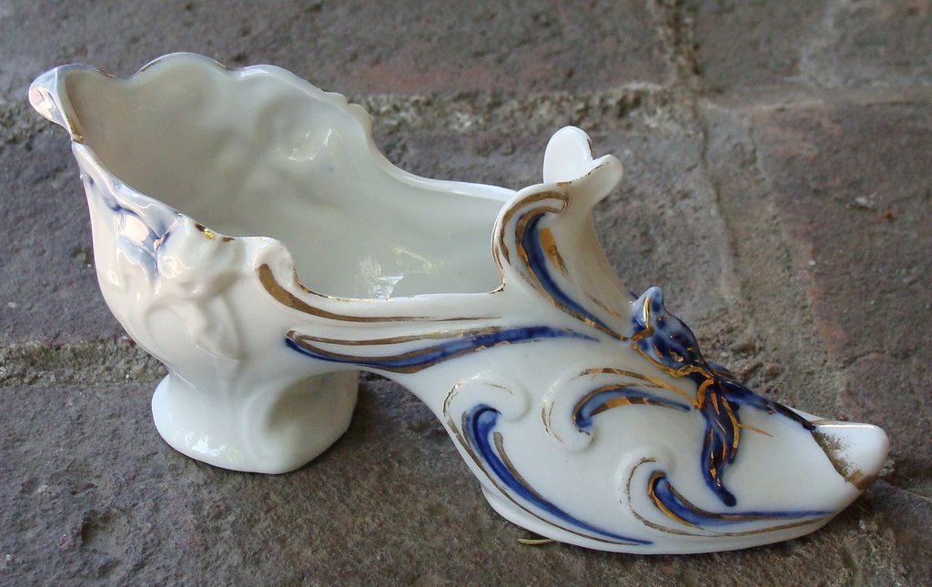 Vintage Blue & White Porcelain "Rose" Victorian-Style Shoe Slipper Vintage Blue & White Porcelain "Rose" Victorian-Style Shoe Slipper
