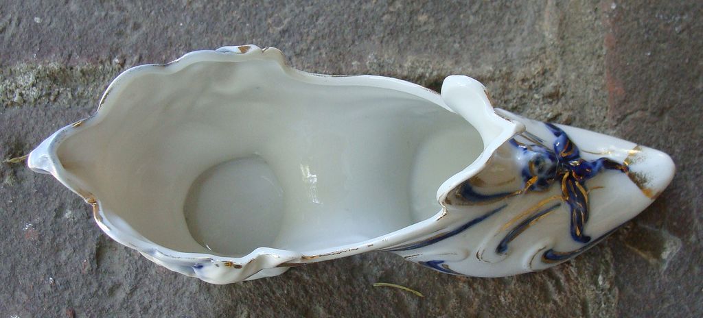Vintage Blue & White Porcelain "Rose" Victorian-Style Shoe Slipper Vintage Blue & White Porcelain "Rose" Victorian-Style Shoe Slipper