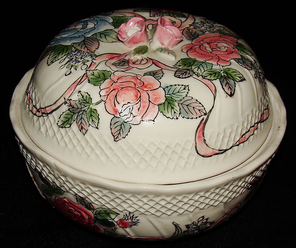Vintage Ceramic Basket Weave & Floral Round Covered Box Vintage Ceramic Basket Weave & Floral Round Covered Box