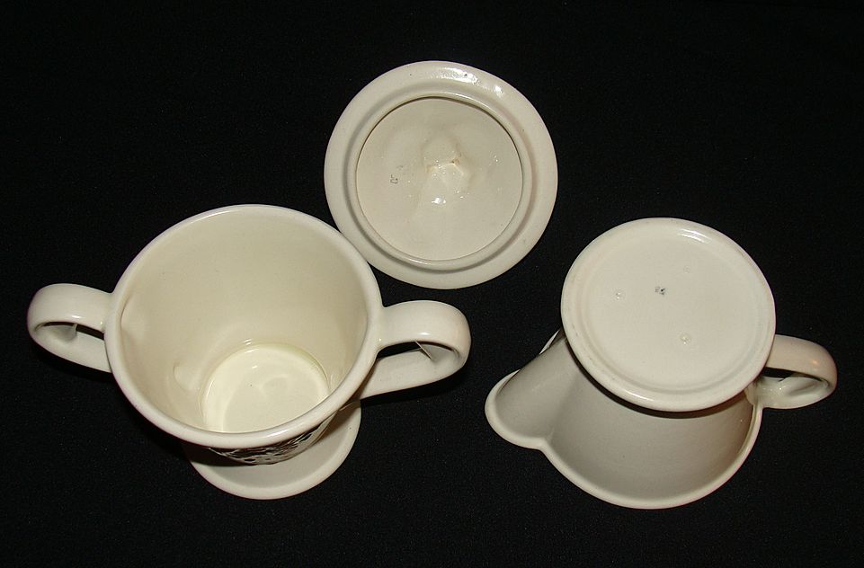 Metlox Poppy Trail "Sculptured Daisy" Creamer & Sugar Metlox Poppy Trail "Sculptured Daisy" Creamer & Sugar