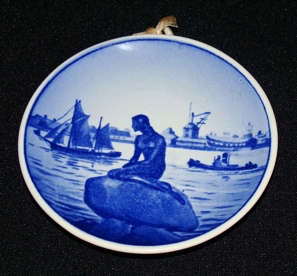 Royal Copenhagen 2010 Plaquette Mini Plates, Set of 3 Royal Copenhagen 2010 Plaquette Mini Plates, Set of 3
