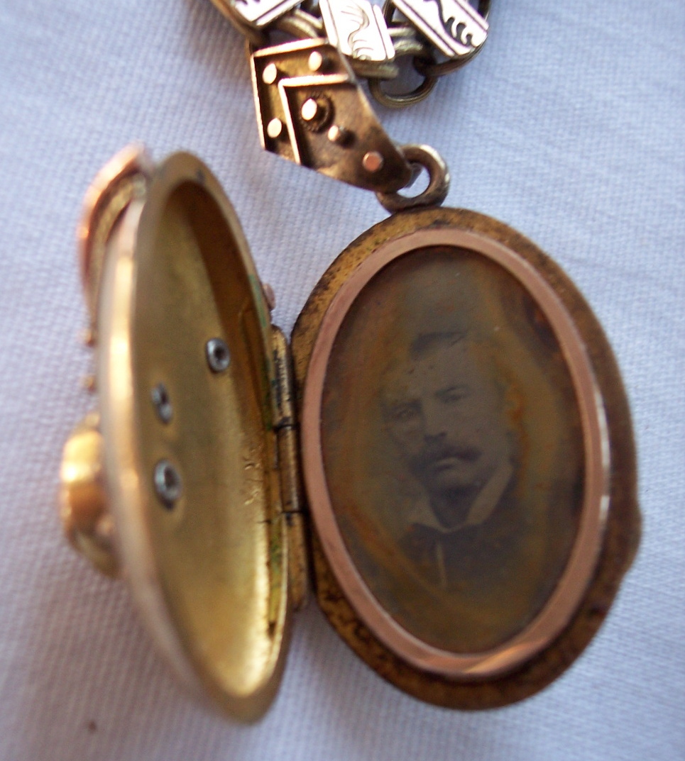 Antique Victorian Bookchain Necklace & Locket Antique Victorian Bookchain Necklace & Locket