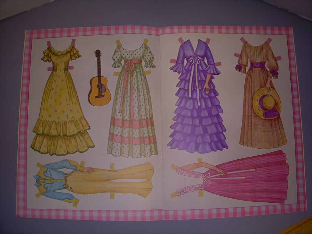 1973 Vintage "Country Music Star Dottie West" Paper Doll Set ! 1973 Vintage "Country Music Star Dottie West" Paper Doll Set !