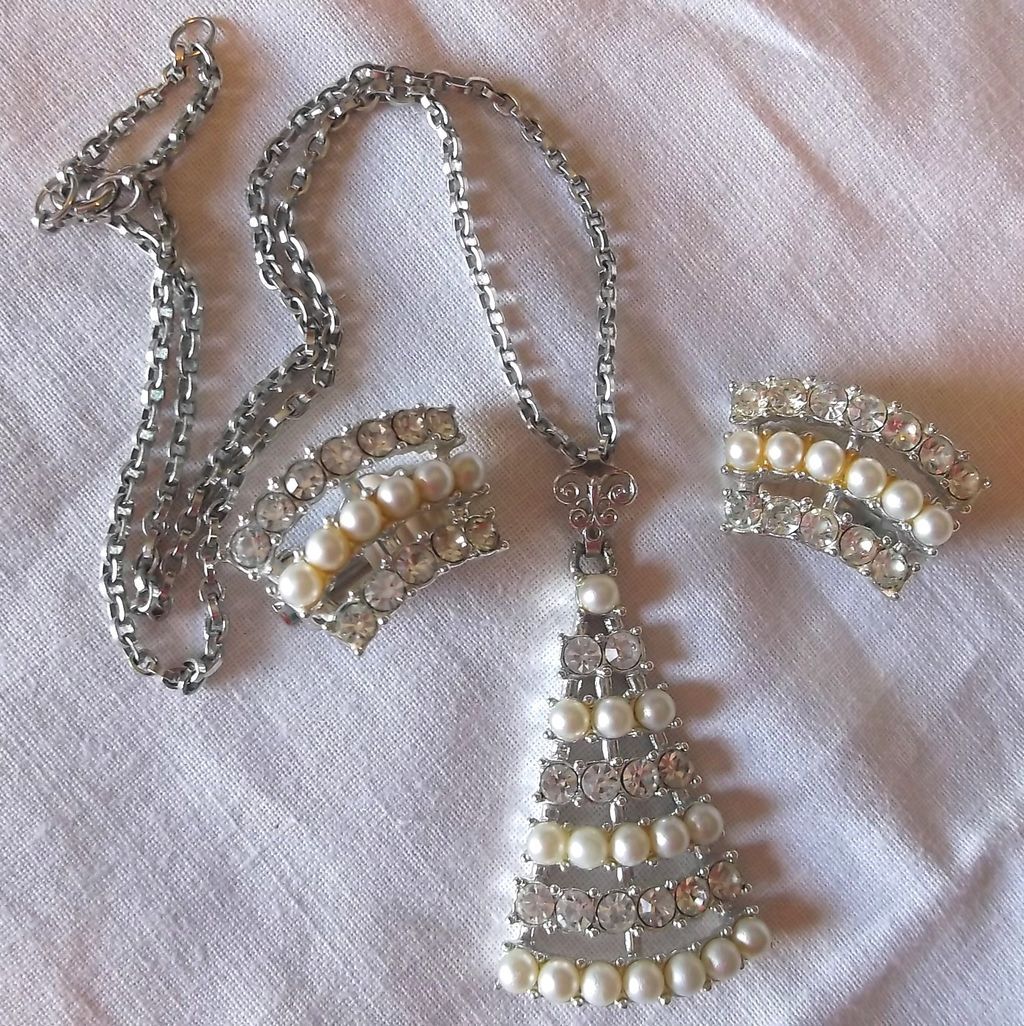 Vintage Moonlight Madness Rhinestone & Faux Pearl Necklace & Earring Set Original Boxes! Vintage Moonlight Madness Rhinestone & Faux Pearl Necklace & Earring Set Original Boxes!