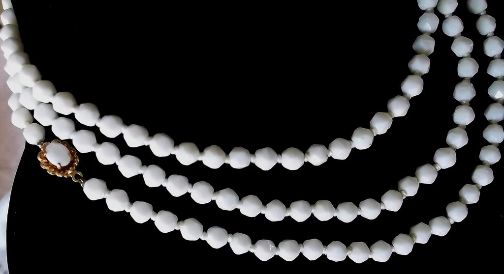 Vintage 30s/40s White Glass Bead Hand-tied Flapper Length Necklace Vintage 30s/40s White Glass Bead Hand-tied Flapper Length Necklace