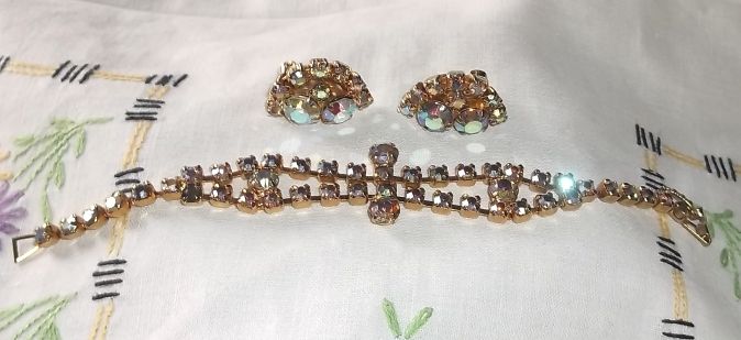 Stunning Vintage Aurora Borealis Rhinestone Goldtone Bracelet & Clip Earrings Stunning Vintage Aurora Borealis Rhinestone Goldtone Bracelet & Clip Earrings