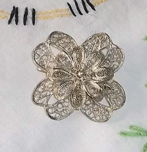 Vintage 1930s/40s Filigree Dogwood Style Flower Layered Silvertone Brooch Pin Vintage 1930s/40s Filigree Dogwood Style Flower Layered Silvertone Brooch Pin