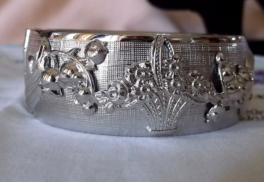 Vintage Whiting & Davis Silvertone Raised Repousse Flower Basket Hinged Bangle Bracelet Vintage Whiting & Davis Silvertone Raised Repousse Flower Basket Hinged Bangle Bracelet