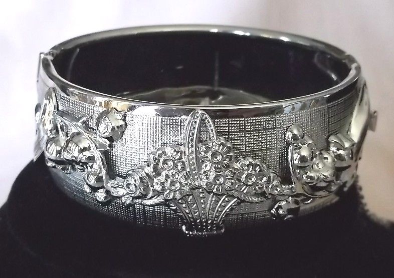 Vintage Whiting & Davis Silvertone Raised Repousse Flower Basket Hinged Bangle Bracelet Vintage Whiting & Davis Silvertone Raised Repousse Flower Basket Hinged Bangle Bracelet