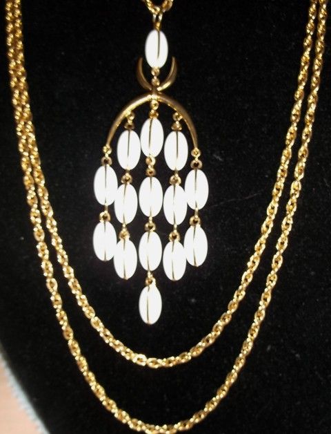Stunning White Glass Bead Waterfall Cascade Bib Goldtone Chain Necklace Stunning White Glass Bead Waterfall Cascade Bib Goldtone Chain Necklace