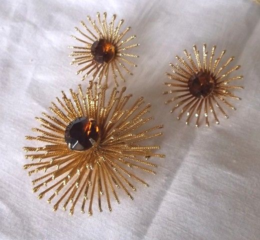 Vintage 1969 Golden Mum Atomic Space Age Flower Brooch Earrings Demi Sarah Coventry Vintage 1969 Golden Mum Atomic Space Age Flower Brooch Earrings Demi Sarah Coventry