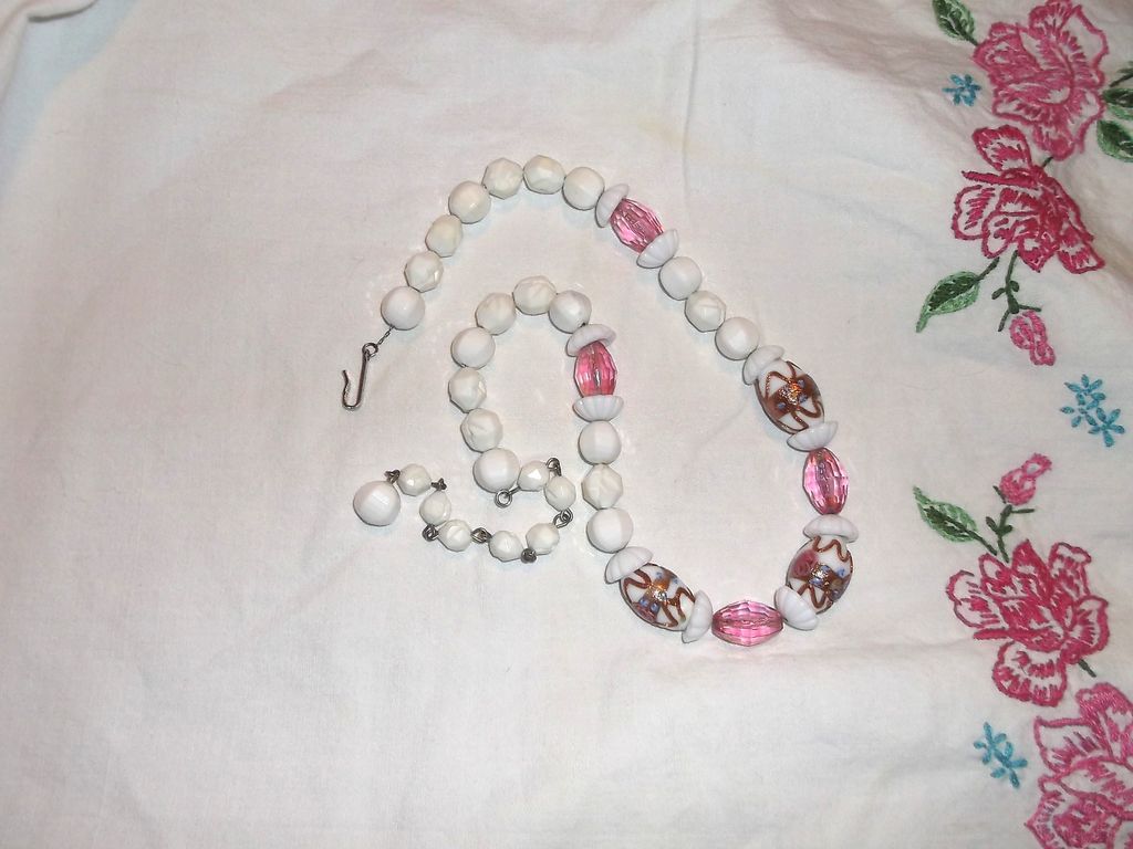 Gorgeous 50's Hobe' White Lucite Glass & Wedding Cake Venetian Bead On Chain Gorgeous 50's Hobe' White Lucite Glass & Wedding Cake Venetian Bead On Chain