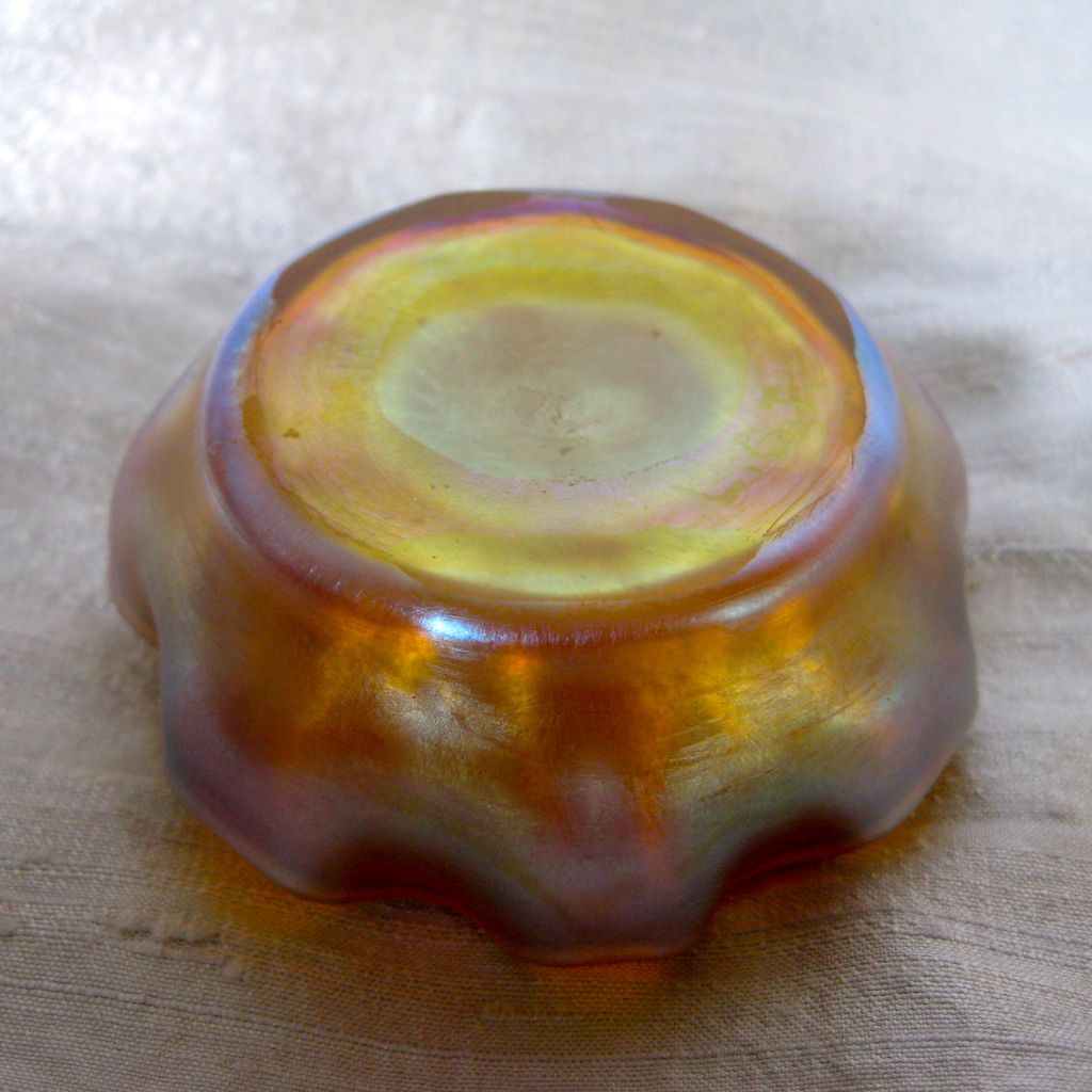 L.C.Tiffany Favrile Scallop or Ruffled Edge Art Glass Salt Cellar L.C.Tiffany Favrile Scallop or Ruffled Edge Art Glass Salt Cellar