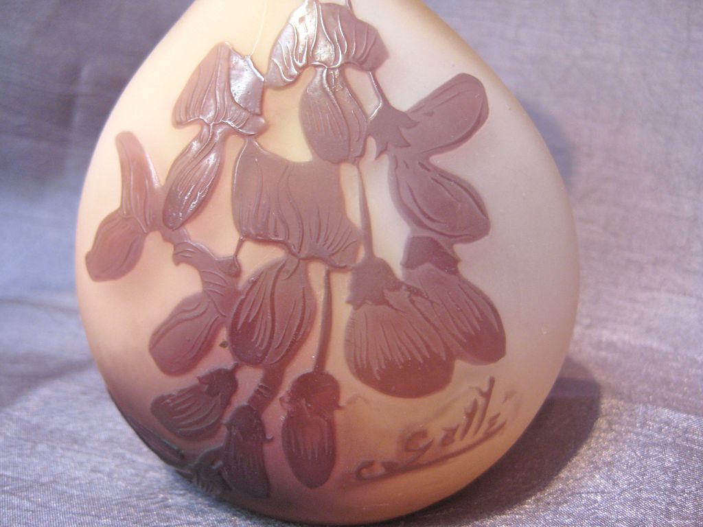 Gallé French Cameo Glass Banjo Vase with Sweet Pea Decoration Gallé French Cameo Glass Banjo Vase with Sweet Pea Decoration