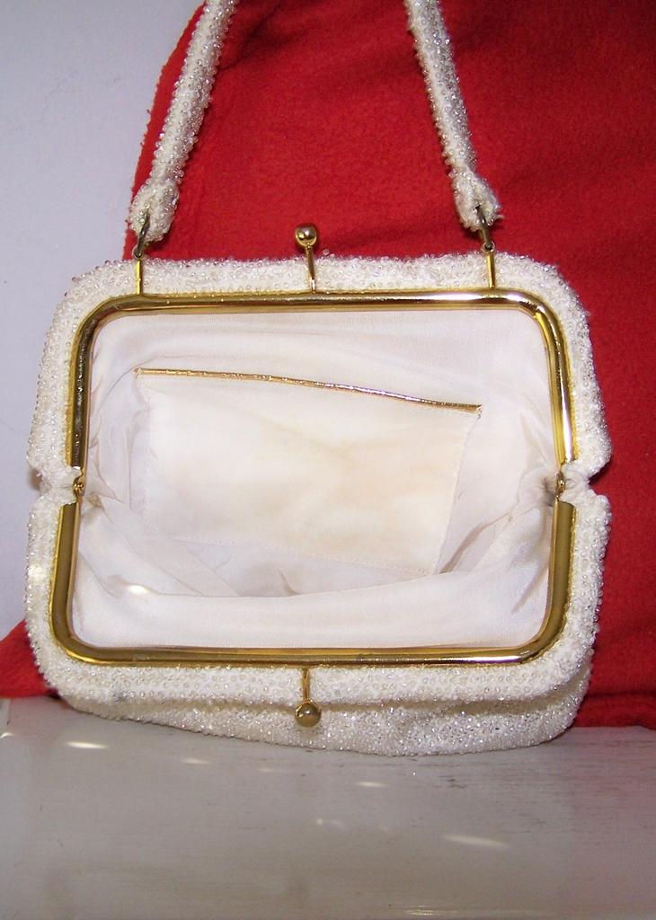 Vintage White Beaded Handbag Great for a Wedding Vintage White Beaded Handbag Great for a Wedding
