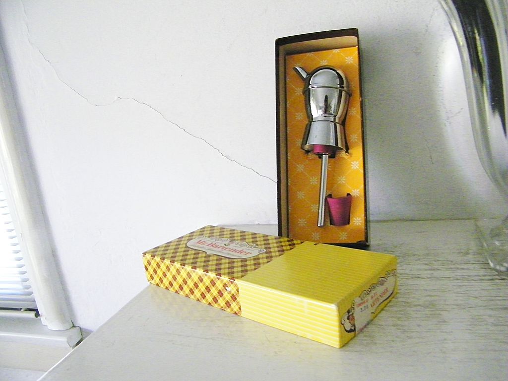 Mr. Bartender Chrome Bar Accessory in Original Box Mr. Bartender Chrome Bar Accessory in Original Box