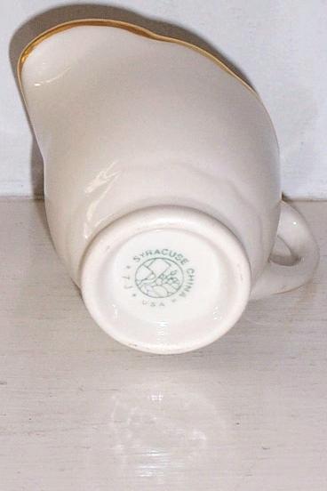 Syracuse China Gravy Boat Vintage 1929 Syracuse China Gravy Boat Vintage 1929