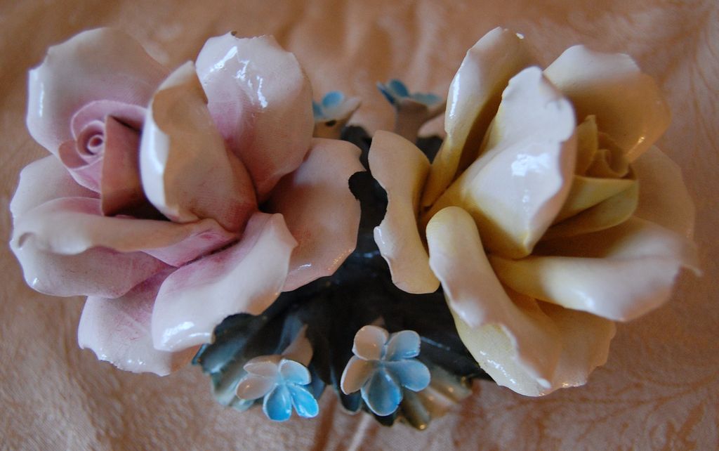 Vintage Italian Capodimonte Rose Sculpture Vintage Italian Capodimonte Rose Sculpture