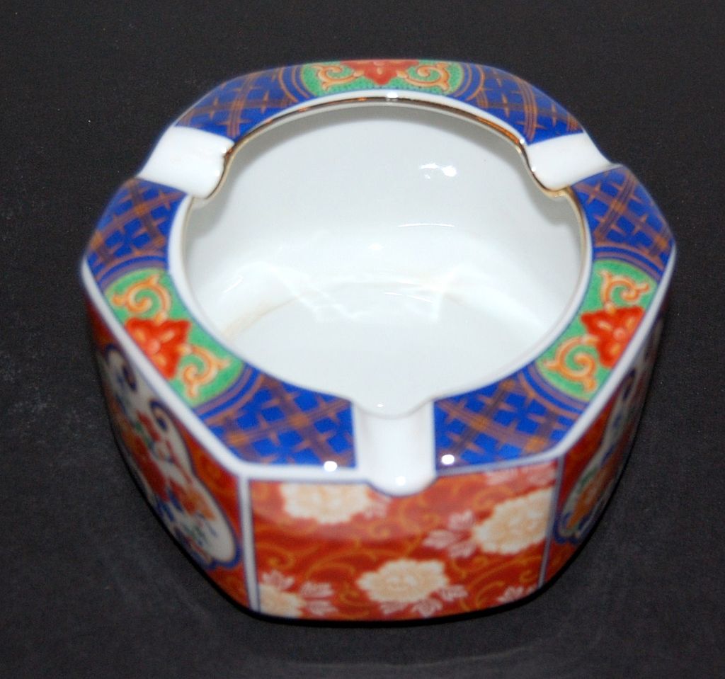 Vintage Asian Ashtray ~ Signed Vintage Asian Ashtray ~ Signed