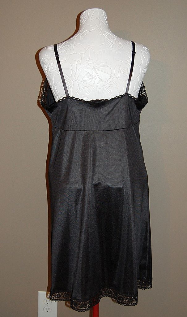 1970s Wondermaid ~ Black Lace Full Slip 1970s Wondermaid ~ Black Lace Full Slip