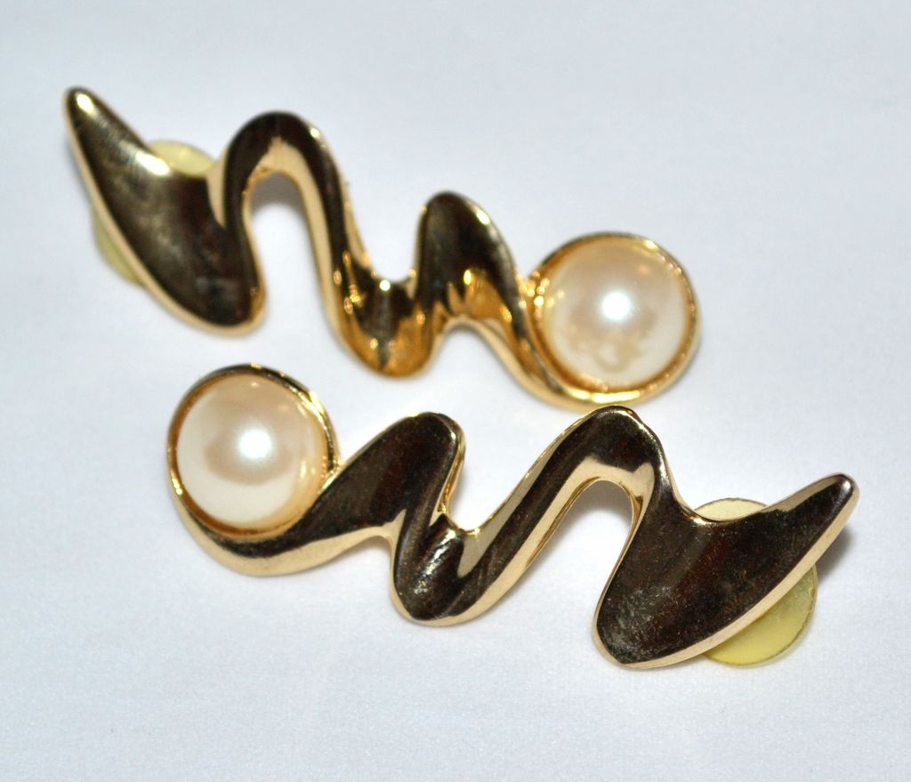 1970s Lightning Bolt Earrings w/ Faux Mabe Pearl 1970s Lightning Bolt Earrings w/ Faux Mabe Pearl
