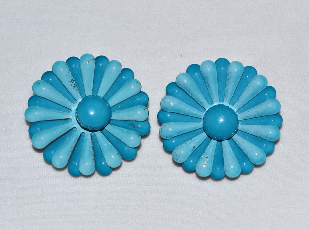 1960s Two-Tone Blue Enamel Flower Clip Earrings 1960s Two-Tone Blue Enamel Flower Clip Earrings