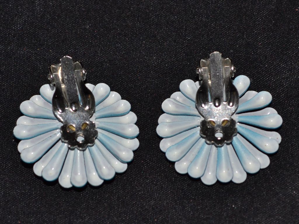 1960s Two-Tone Blue Enamel Flower Clip Earrings 1960s Two-Tone Blue Enamel Flower Clip Earrings