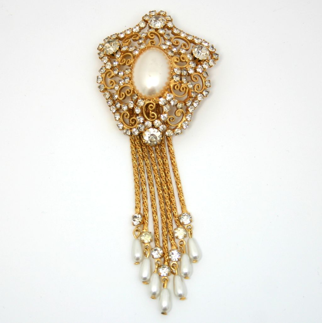 Vintage Juliana (D&E) Faux Pearl Heart Scroll Dangle Brooch Vintage Juliana (D&E) Faux Pearl Heart Scroll Dangle Brooch