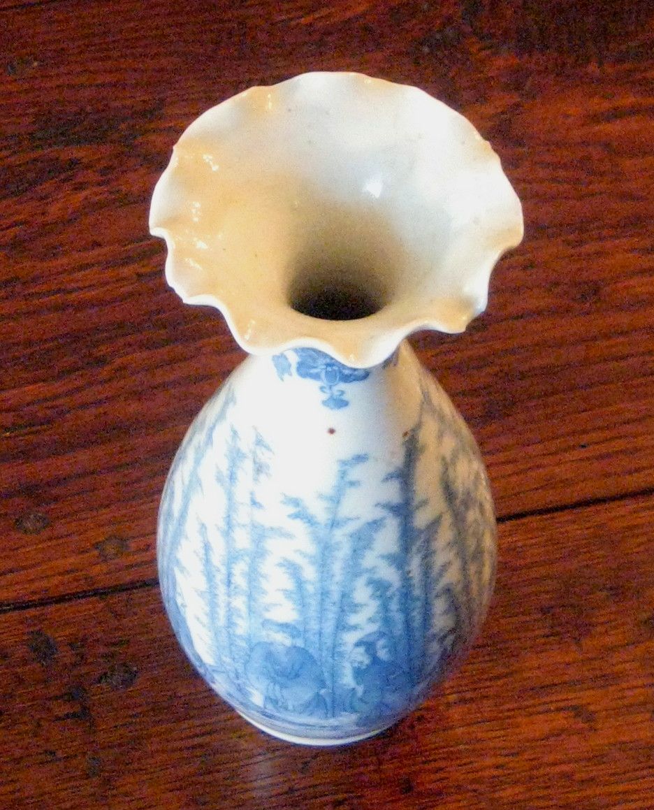 Vintage Chinese Blue & White Porcelain Vase, Circa 1940 Vintage Chinese Blue & White Porcelain Vase, Circa 1940