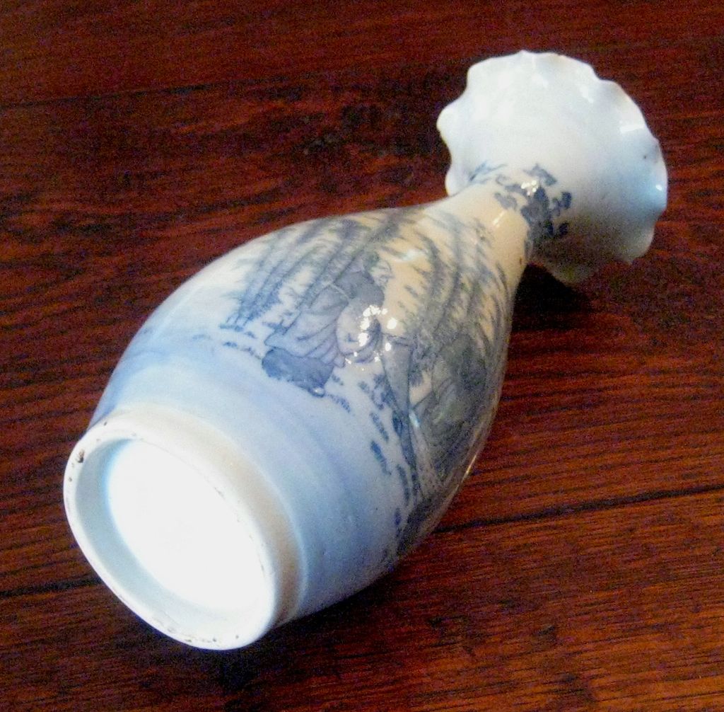 Vintage Chinese Blue & White Porcelain Vase, Circa 1940 Vintage Chinese Blue & White Porcelain Vase, Circa 1940