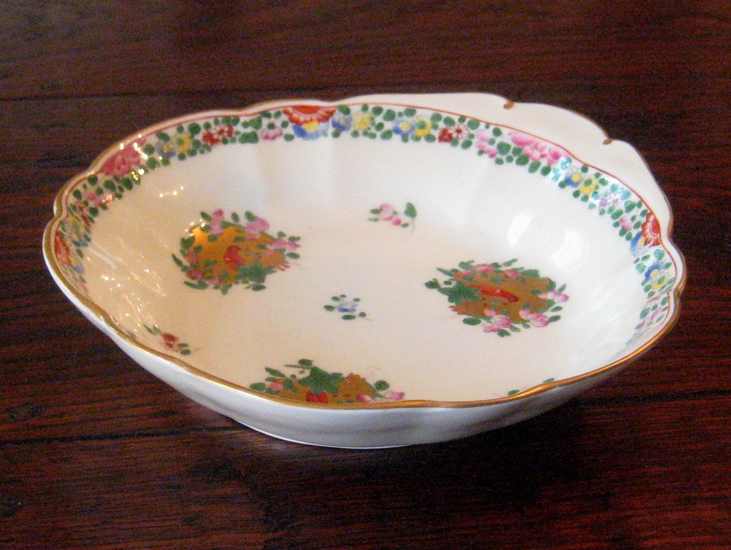 Royal Worcester Porcelain Serving Dish, Circa 1912 Royal Worcester Porcelain Serving Dish, Circa 1912