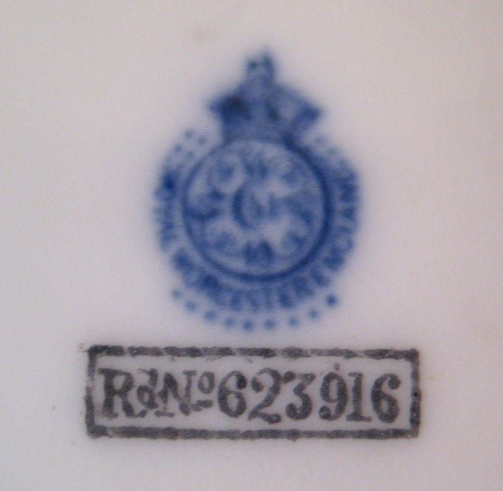 Royal Worcester Porcelain Serving Dish, Circa 1912 Royal Worcester Porcelain Serving Dish, Circa 1912