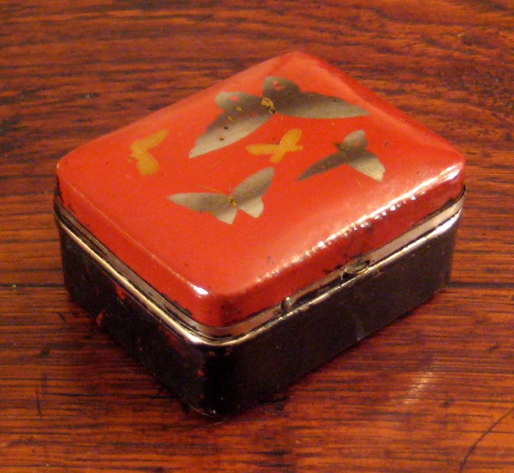 Small Vintage Japanese Lacquer Box, Circa 1940 Small Vintage Japanese Lacquer Box, Circa 1940