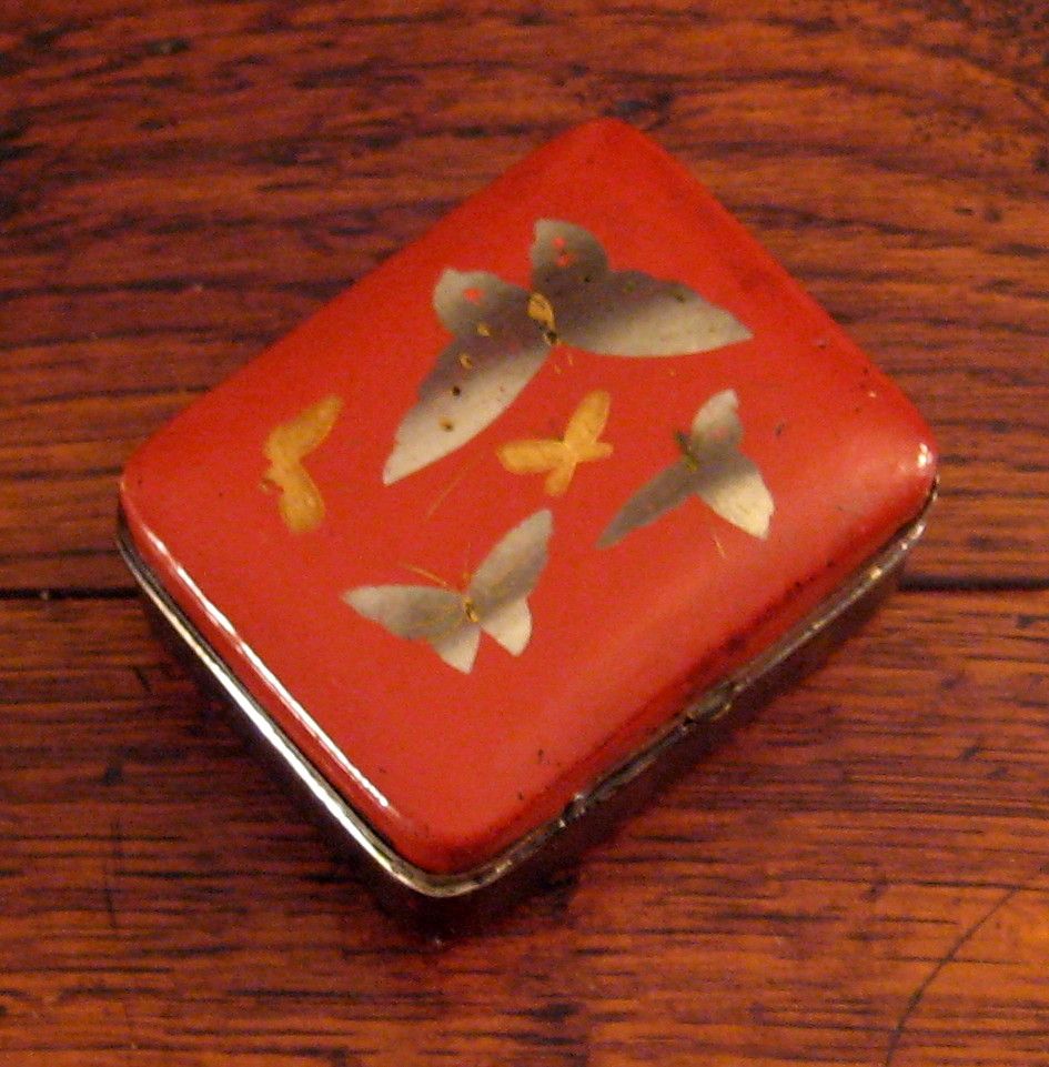 Small Vintage Japanese Lacquer Box, Circa 1940 Small Vintage Japanese Lacquer Box, Circa 1940