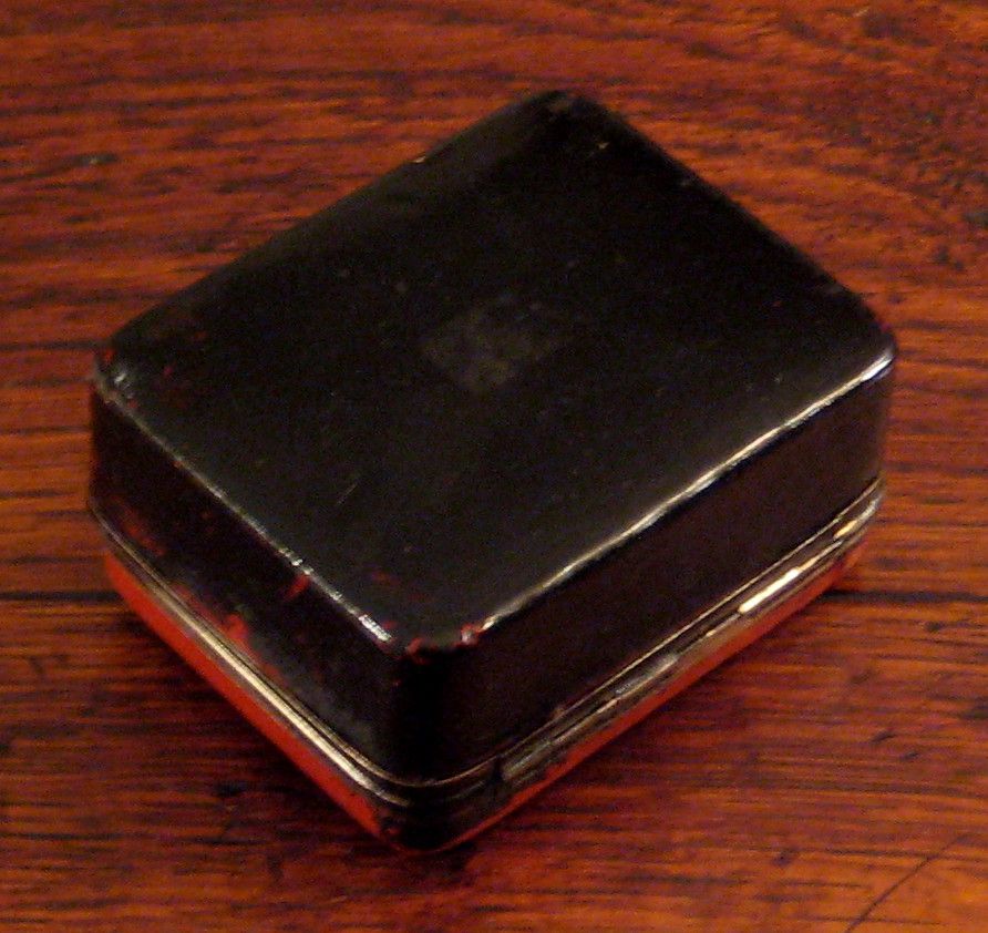 Small Vintage Japanese Lacquer Box, Circa 1940 Small Vintage Japanese Lacquer Box, Circa 1940