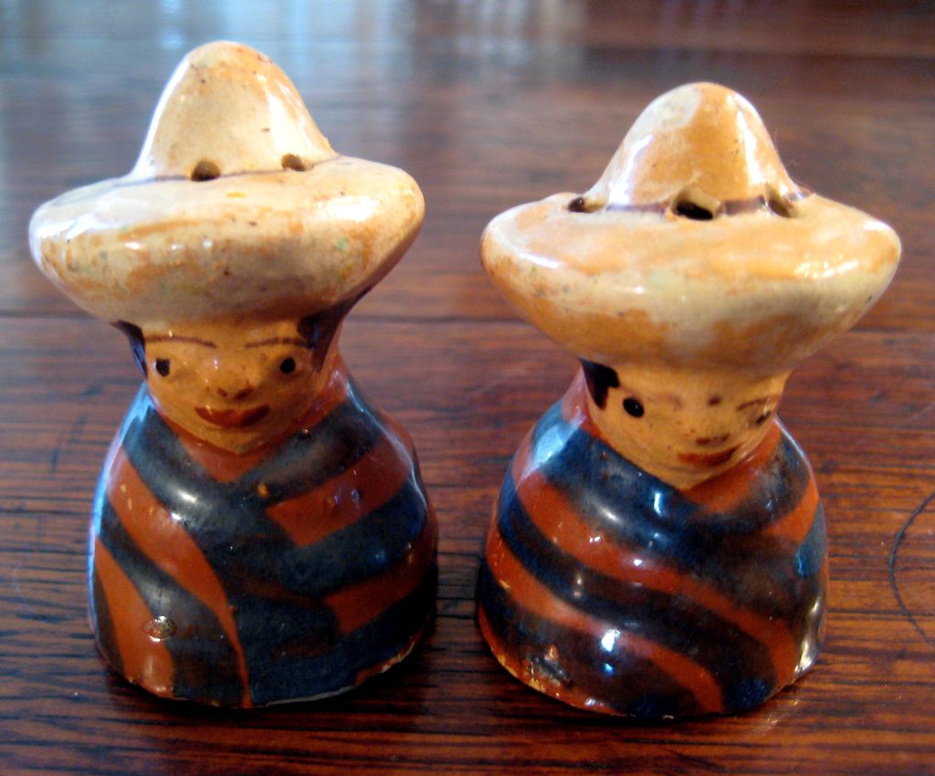 Vintage Mexican Pottery Salt & Pepper Shakers Vintage Mexican Pottery Salt & Pepper Shakers