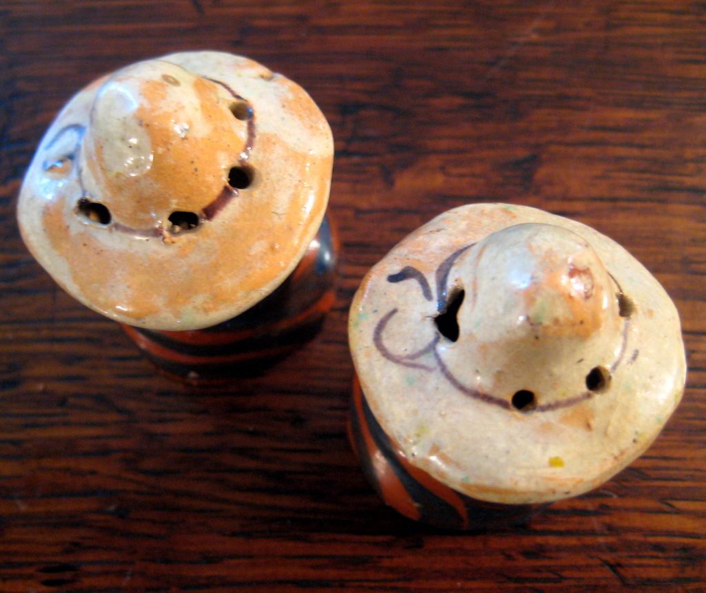 Vintage Mexican Pottery Salt & Pepper Shakers Vintage Mexican Pottery Salt & Pepper Shakers