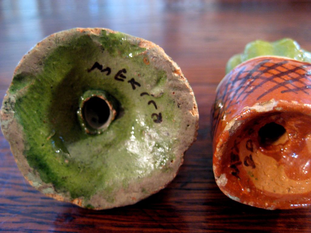 Vintage Pair Of Mexican Pottery Salt & Pepper Shakers Vintage Pair Of Mexican Pottery Salt & Pepper Shakers