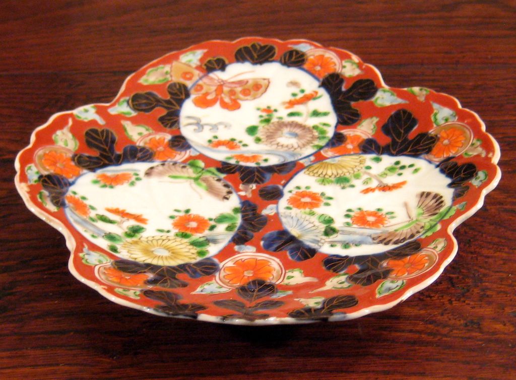 19th Century Japanese Imari Leaf Plate/Bowl 19th Century Japanese Imari Leaf Plate/Bowl