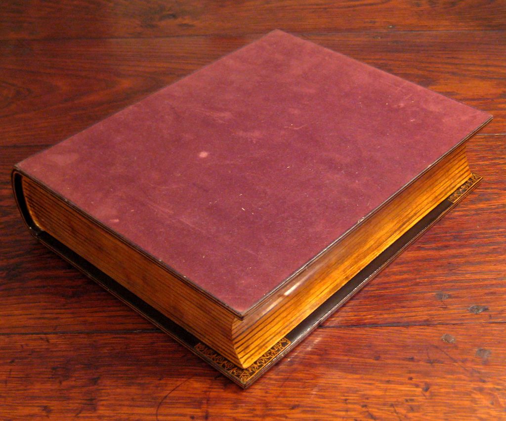 Vintage Lacquered Wood History Of Arts Book Box Vintage Lacquered Wood History Of Arts Book Box