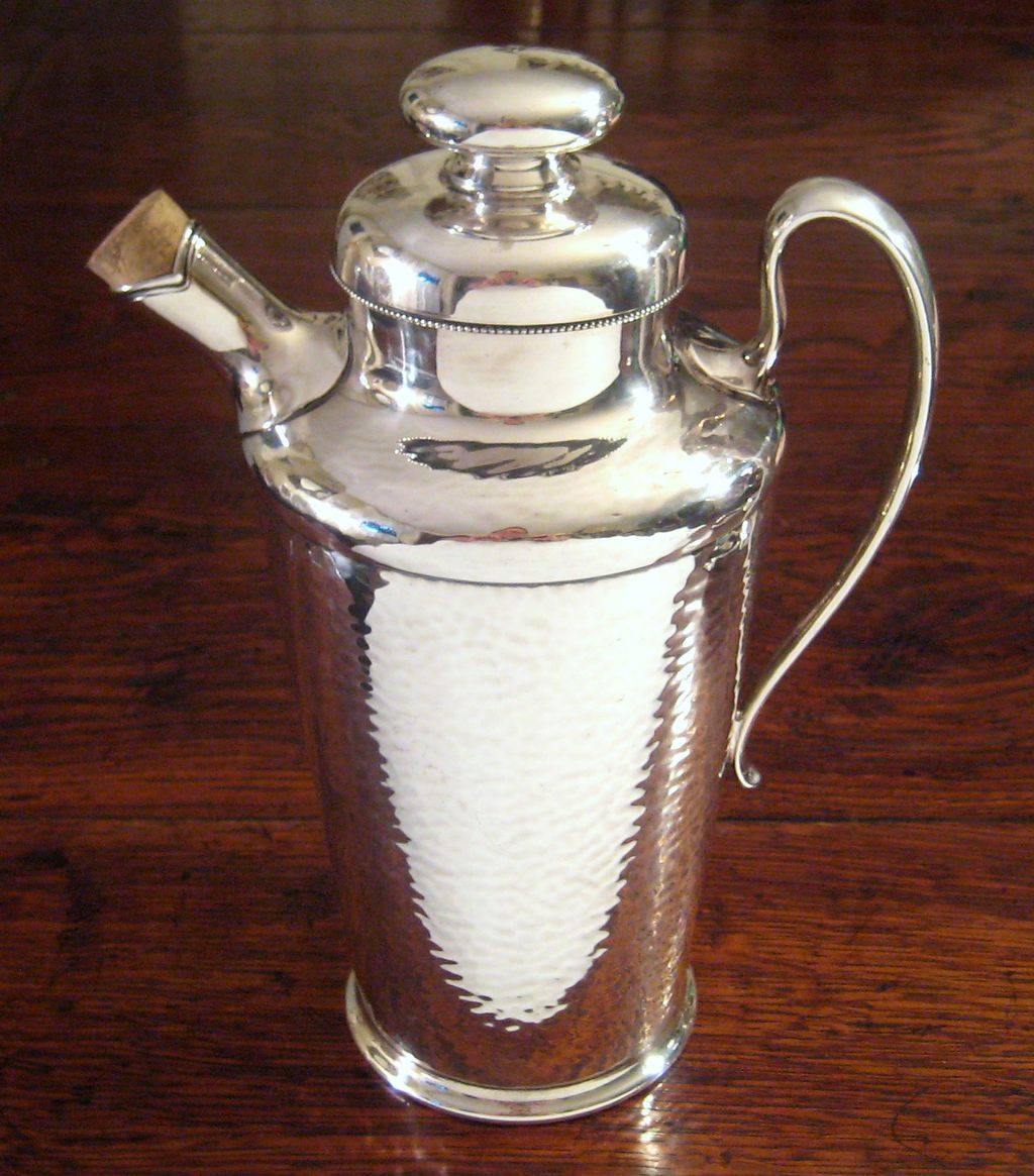 Antique Meriden Silver Plate Cocktail Drink Shaker, Circa 1910 Antique Meriden Silver Plate Cocktail Drink Shaker, Circa 1910